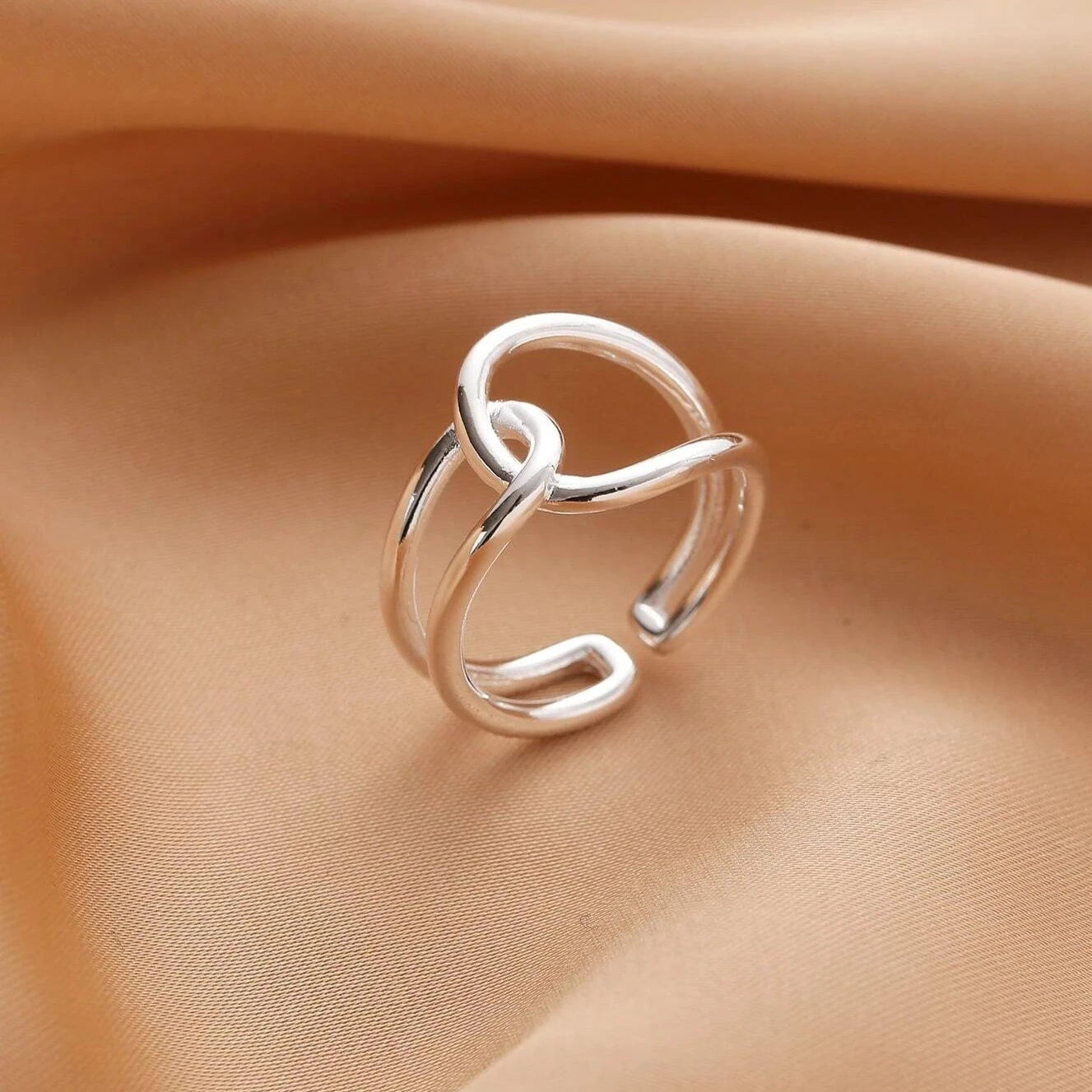 Whirlwind Whispers Ring - Diana & Jewel