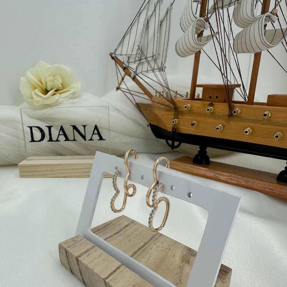 Dazzling Zephyr Earrings - Diana & Jewel